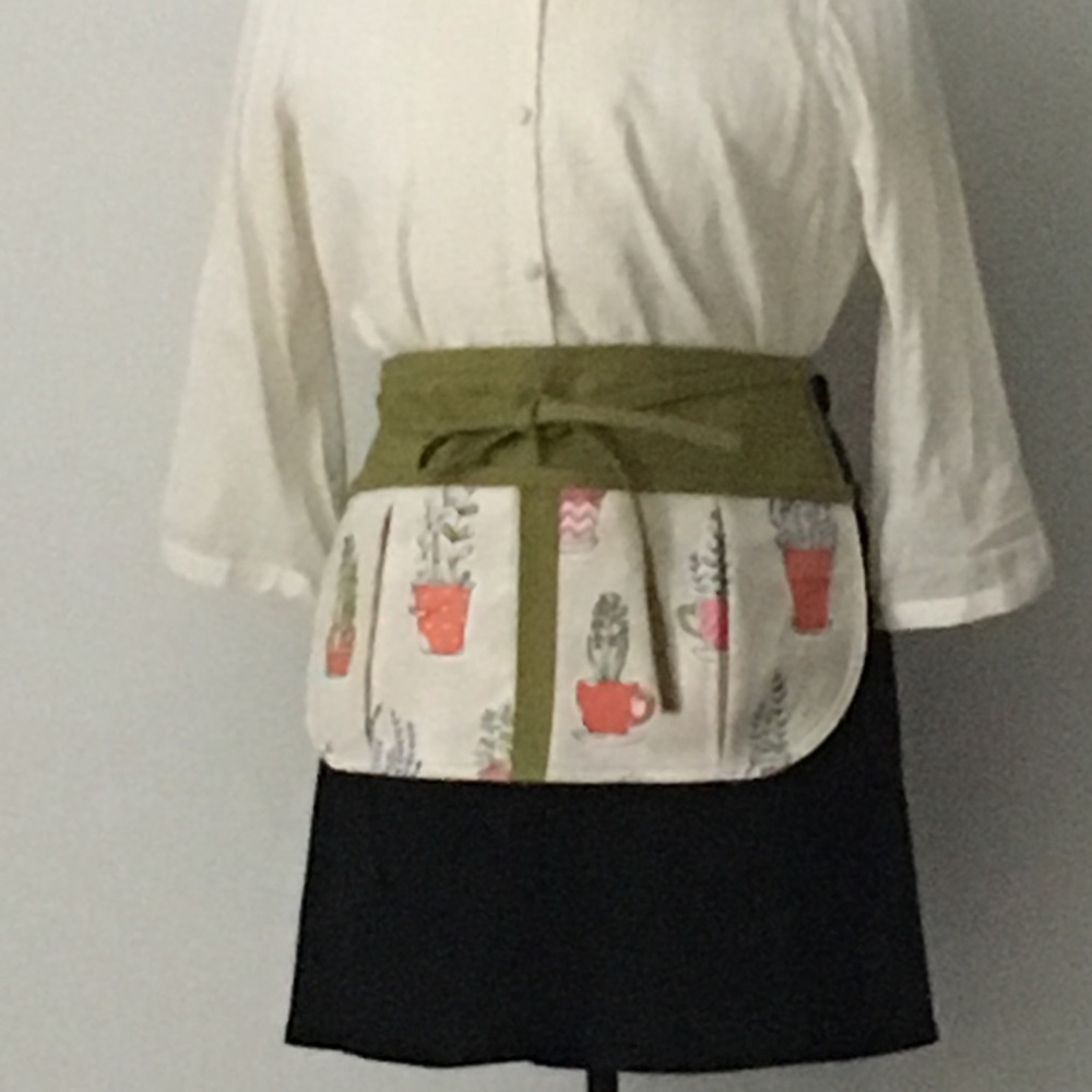 Women’s half apron